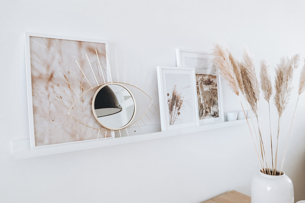 Frame shelf with mirror